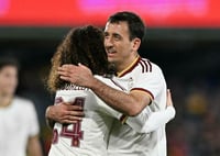España vence 3-0 a Serbia con doblete de Oyarzabal y debut goleador de Víctor Muñoz