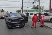 Choque entre dos camionetas deja solo daños materiales en Alejo González