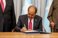 ONU alerta 45 mil desplazados por crisis política en Somalia