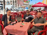 Visitantes chinos disfrutan el Día del Taco en Monclova