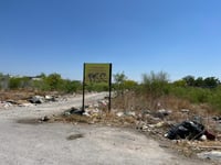 Vecinos de Sabinas viven entre basura y malos olores