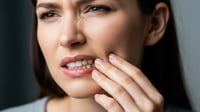 Salud bucal y sueño: cómo las encías, el bruxismo y la apnea afectan el descanso y la salud general