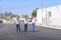 Alcalde supervisa pavimentación en colonia La Amistad de Monclova