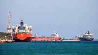 EU mantiene sanciones a Cuba pese a petrolero ruso