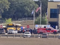 Tiroteo en preparatoria de Texas deja un estudiante muerto y una maestra herida
