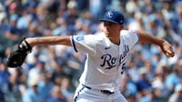 Kris Bubic lanza seis entradas de una carrera y Reales vencen 3-1 a Mellizos 
