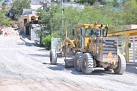 Alcalde supervisa obras de pavimentación en la colonia Lucrecia Solano