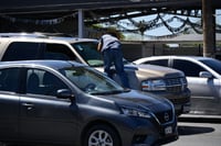 Calor extremo no frena a trabajadores urbanos en la ciudad
