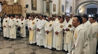 Misa crismal reúne a más de 200 sacerdotes en Saltillo