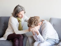 Hermanos, cruciales para las personas de mediana edad que lloran la pérdida de un progenitor