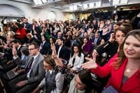 Casa Blanca impulsa campaña con influencers contra desinformación
