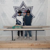 Roban bulto de cemento y los detienen en obra del Bienestar