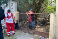 Alcohol lo deja tirado frente a su casa y moviliza a cuerpos de emergencia en Monclova