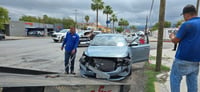 Choque en cruce conflictivo deja daños en vehículo recién adquirido
