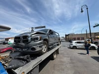 Muere mujer tras fuerte choque en cruce del centro de Saltillo