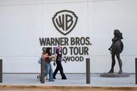 Más de 1,000 cineastas rechazan fusión Warner-Paramount
