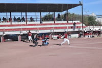 Liga Recreativa de Beisbol 40 y más: Rieleros remonta y se lleva el triunfo en el parque Ferrocarrilero
