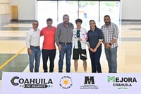 Carlos Villarreal respalda a atletas monclovenses con becas y estímulos