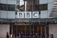 BBC recortará 2 mil empleos, el 10% de su plantilla para reducir costes