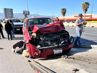 Carambola de siete vehículos desata caos vial en Saltillo