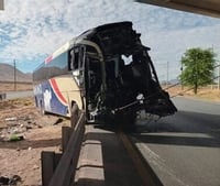 Chocan autobús del IMSS en Chihuahua; reportan 4 muertos y 5 heridos
