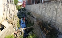 Piden reconstrucción de muro en escuelas de San Cristóbal por riesgo de colapso