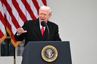 Trump endurece política migratoria: migrantes sin empleo ni servicios