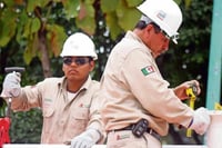 Pemex atiende fuga por corrosión en pozo de Minatitlán