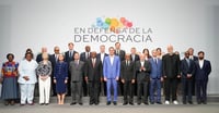 Pedro Sánchez cierra cumbre por la democracia en Barcelona