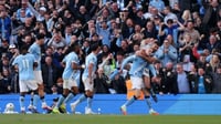 Manchester City derrota 2-1 al Arsenal y se acerca a 3 puntos del líder