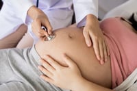Salud insiste en control prenatal oportuno para evitar riesgos en el embarazo
