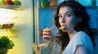 Cenar muy tarde: el hábito nocturno que podría estar dañando tu metabolismo