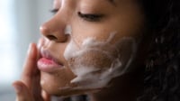 ¿Cuántas veces al día es recomendable lavar la cara?