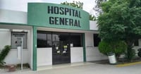 Capacitan personal médico en uso de dispositivos intraóseos en hospital