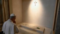 Papa León XIV recuerda a Francisco en su primer aniversario luctuoso