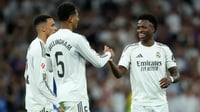 Real Madrid vence 2-1 al Alavés con goles de Mbappé y Vinícius; afición silba al equipo