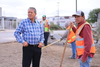 Óscar Ríos supervisa obras y servicios en Nueva Rosita urbana