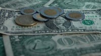 Peso mexicano cierra semana con ligera apreciación ante dólar