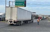 CBP restringe cruce de tráileres vacíos en Puente Internacional 2
