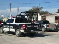 Hombre pierde la vida al interior de camioneta en la Hipódromo; presumen golpe de calor 