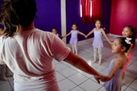 Invitan a niñas y niños a clases de baby ballet y pre ballet en centros comunitarios