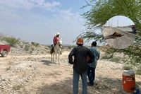 Ganado suelto provoca accidentes en el libramiento; ejidatarios señalan irregularidades en extracción de tierra