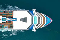 Confinan crucero en Francia por brote gastrointestinal y una muerte