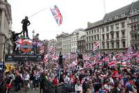 Londres vive dos marchas masivas con fuerte operativo policial y detenciones