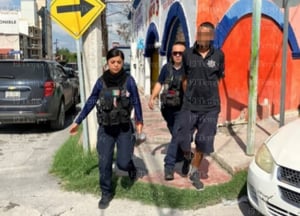 Los oficiales recalcaron que portar indumentaria oficial sin pertenecer a las corporaciones de seguridad es un delito grave.  Un individuo fue detenido