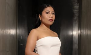 Yalitza Aparicio deslumbra en la alfombra roja del New York Latino Film Festival con un look minimalista y sofisticado, que pone el foco en los detalles