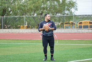 'Un campeón se levanta cuando el otro no puede'.   ¿Cuánto tiempo llevas jugando fútbol bandera? 'Pues mira, llevo jugando fútbol bandero prácticamente desde