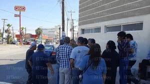 Los obreros están en desacuerdo con la venta de terrenos por parte de la empresa.  Trabajadores de Altos Hornos de México (AHMSA) interpusieron una denuncia