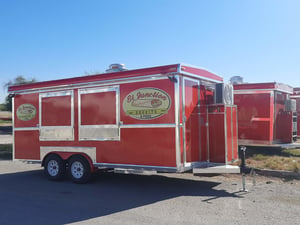 En Monclova, un grupo de ex trabajadores ha encontrado en la fabricación de 'food trucks' una forma de reinventarse y establecer negocios exitosos.  La quiebra