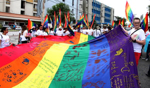 Karis Saldarriaga, de 61 años de edad e integrante de la comunidad LGBTIQ+, fue asesinada en el departamento colombiano de Antioquia, en el noroeste del país,